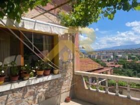 Piano della casa Varosh, Pernik 2