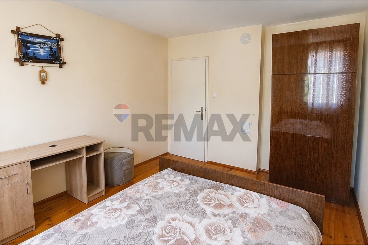 Продава ЕТАЖ ОТ КЪЩА, гр. Шумен, Куршун чешма, снимка 9 - Етаж от къща - 55883486
