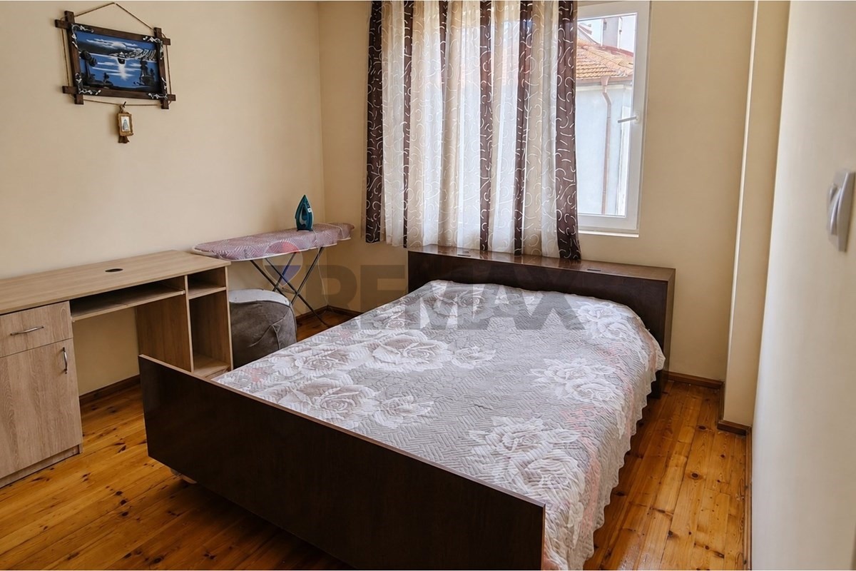 Продава ЕТАЖ ОТ КЪЩА, гр. Шумен, Куршун чешма, снимка 6 - Етаж от къща - 55883486