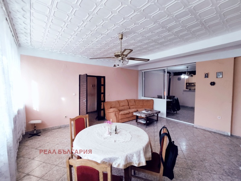 Продава КЪЩА в област Русе, гр. Мартен - 300 кв.м / 125 000 € » 244 478.75 лв., РЕАЛ БЪЛГАРИЯ