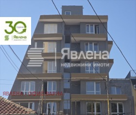 2-стаен град Варна, Погреби