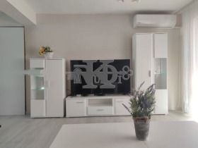 Domek Kolchozen pazar, Warna