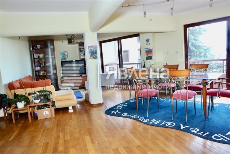Продава  Многостаен, град Варна, Бриз •  395 000 EUR • ID 38255004 — holmes.bg - [1] 