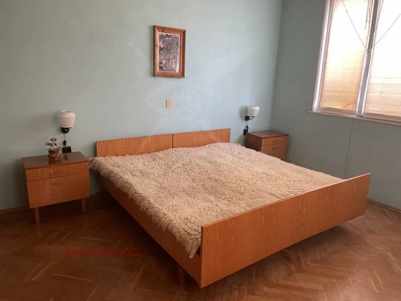 Продава КЪЩА, гр. Карлово, област Пловдив, снимка 3 - Къщи - 47300445