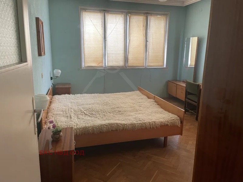 Продава КЪЩА, гр. Карлово, област Пловдив, снимка 6 - Къщи - 47300445