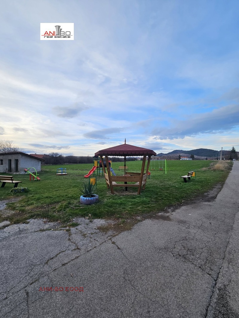 Продава КЪЩА, с. Гърло, област Перник, снимка 11 - Къщи - 52615241