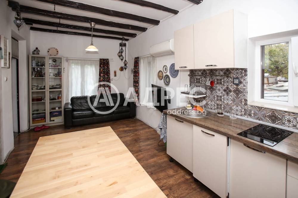 Продава КЪЩА, гр. София, Орландовци, снимка 2 - Къщи - 54604755