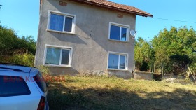 Продажба на имоти в с. Орешене, област Ловеч - изображение 1 
