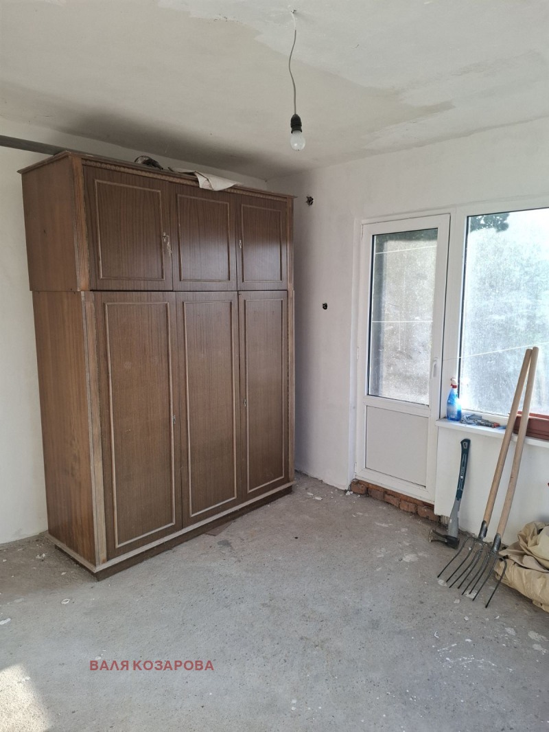 Продава КЪЩА, с. Орешене, област Ловеч, снимка 4 - Къщи - 42520444