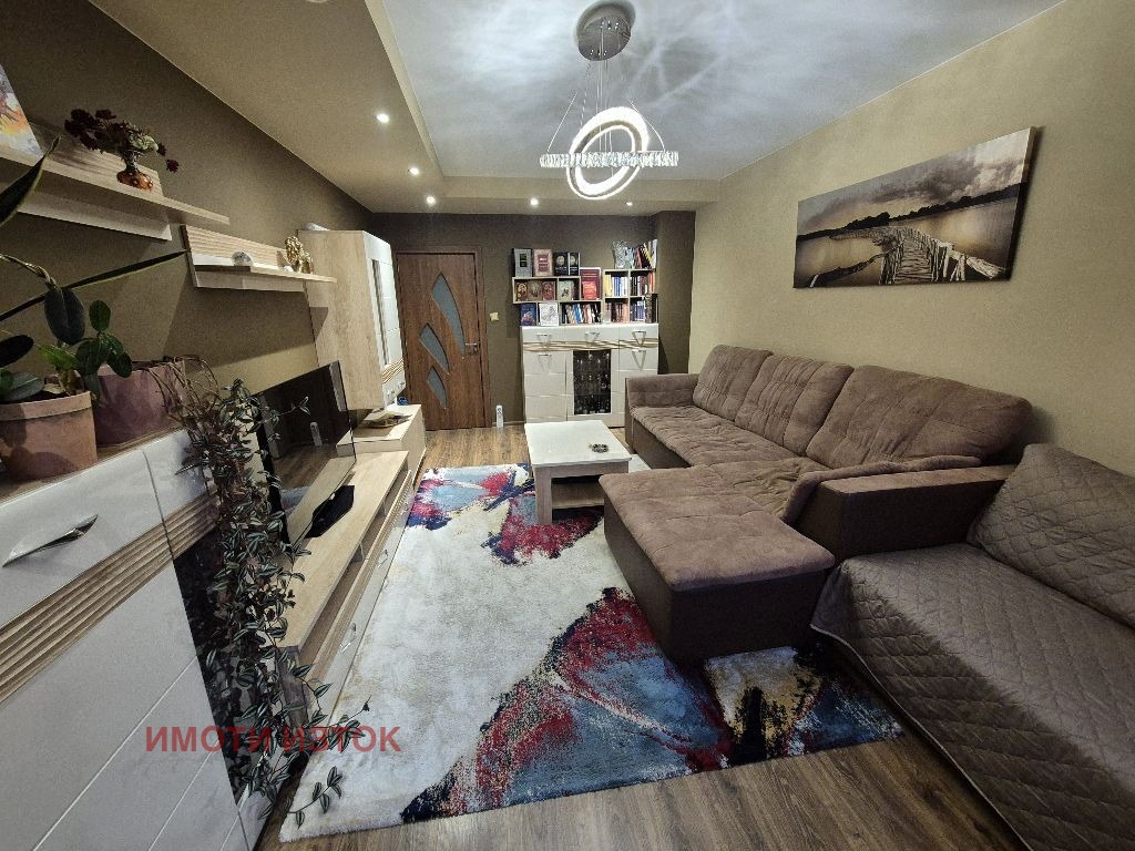 Продава 3-СТАЕН, гр. Перник, Изток, снимка 2 - Апартаменти - 53604250