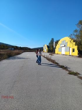 Βιομηχανικό κτίριο Ηχτημαν, περιοχή Σόφια 4