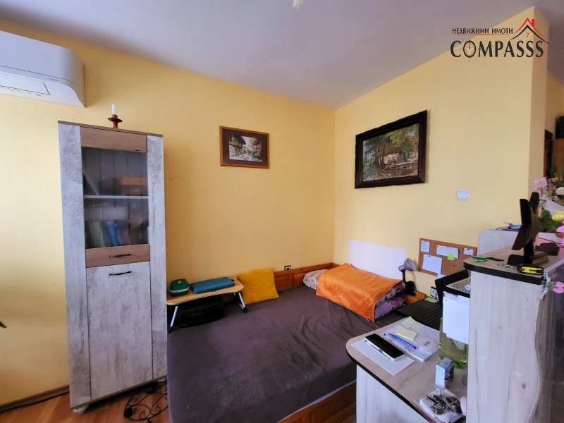 Продава КЪЩА в град Добрич, Рилци - 323 кв.м / 209 629.67 € » 410 000 лв., КОМПАС 7