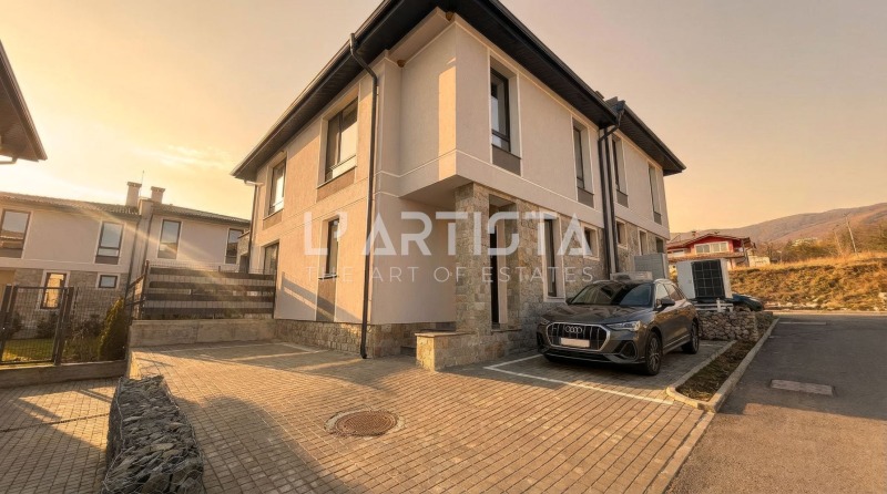 Продава КЪЩА, гр. София, с. Бистрица