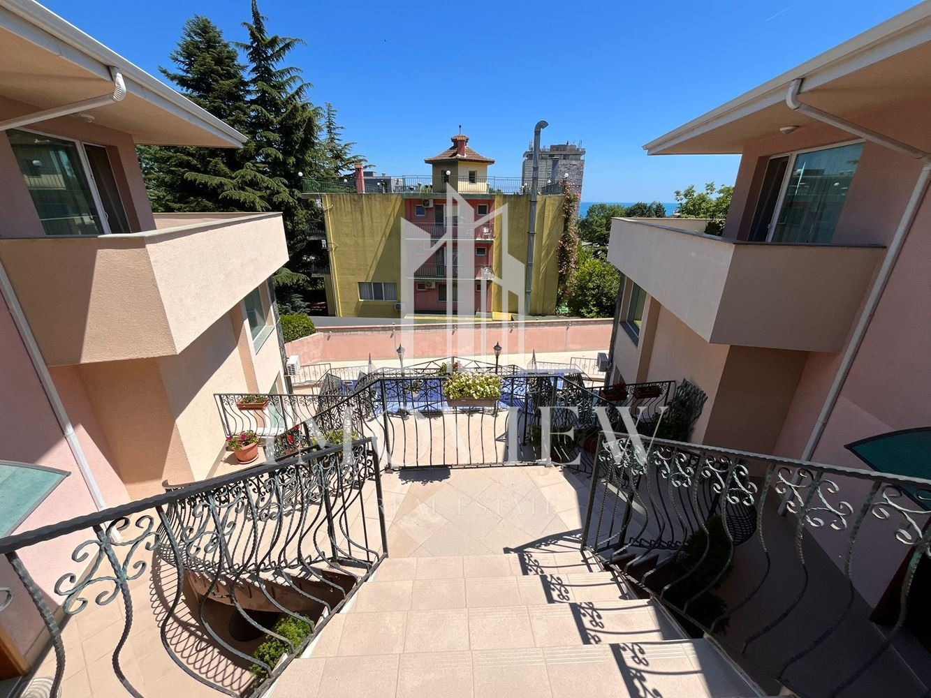Продава АТЕЛИЕ, ТАВАН, гр. Варна, к.к. Чайка, снимка 2 - Апартаменти - 53385558