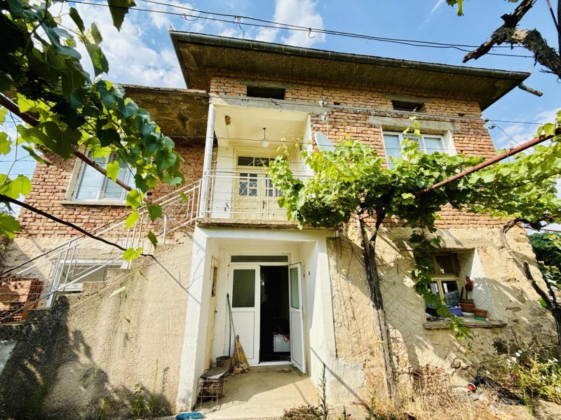 Продава КЪЩА, гр. Карлово, област Пловдив, снимка 2 - Къщи - 52587972