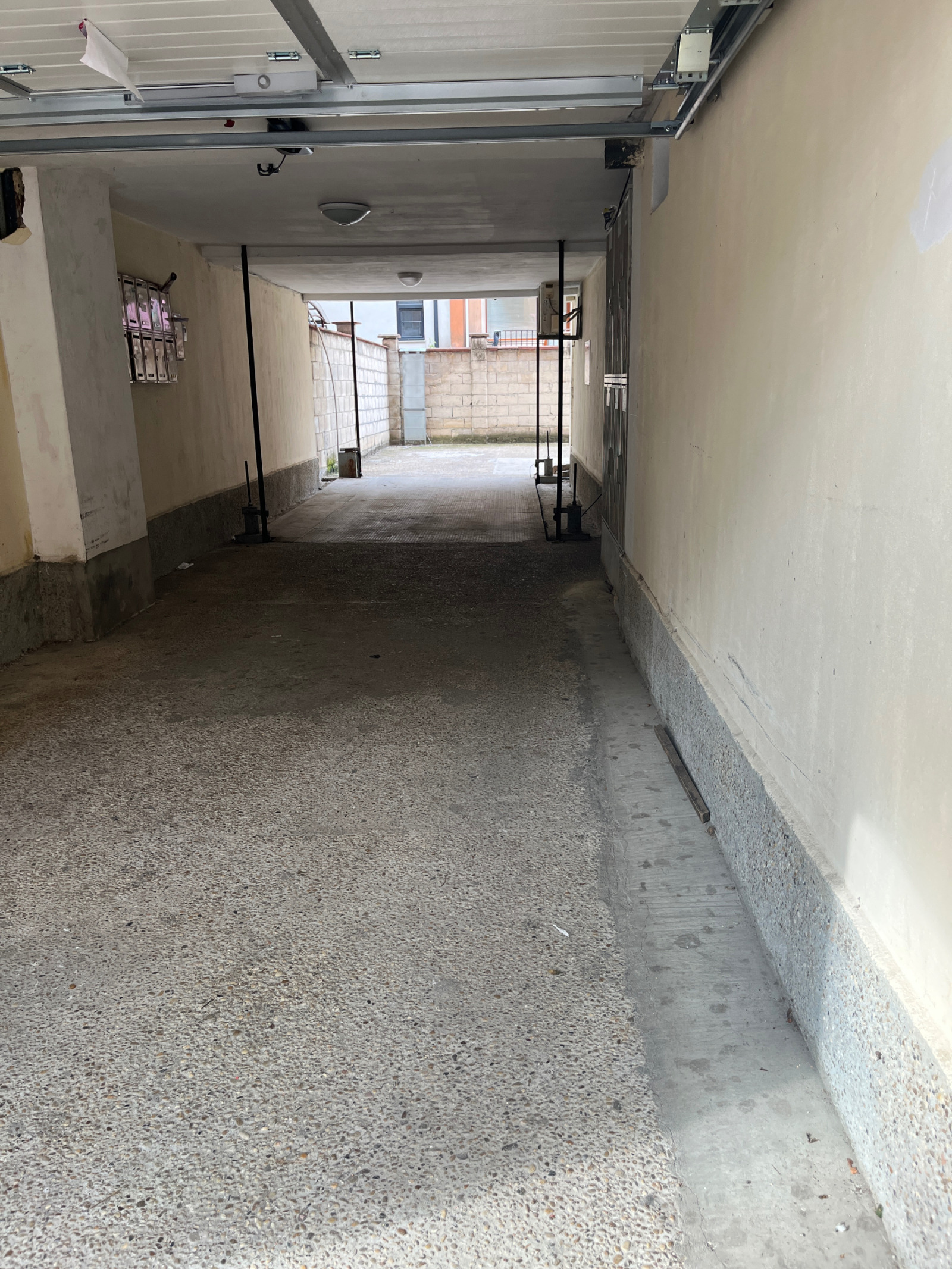 Продава ГАРАЖ, ПАРКОМЯСТО, гр. Варна, Спортна зала