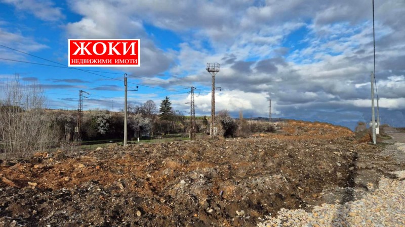 Продава АВТОСЕРВИЗ в област Перник, гр. Батановци - 1900 кв.м / 133 000 € » 260 125.39 лв., ЖОКИ ЕООД