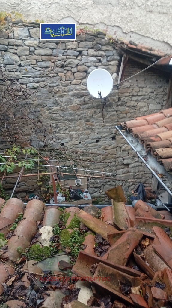 Продава КЪЩА, гр. Велико Търново, Варуша, снимка 2 - Къщи - 52575385