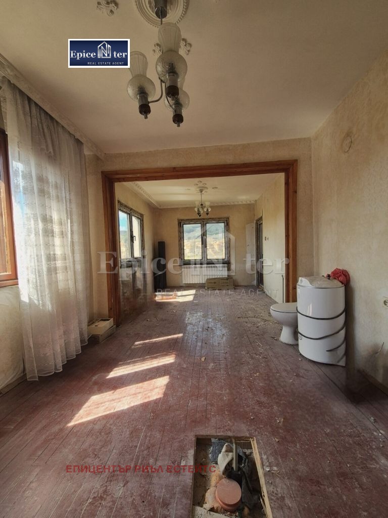 Продава КЪЩА, с. Люлин, област Перник, снимка 12 - Къщи - 54159680