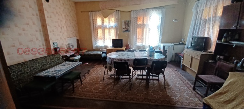 Продава КЪЩА, гр. Шумен, Дивдядово, снимка 2 - Къщи - 53850545