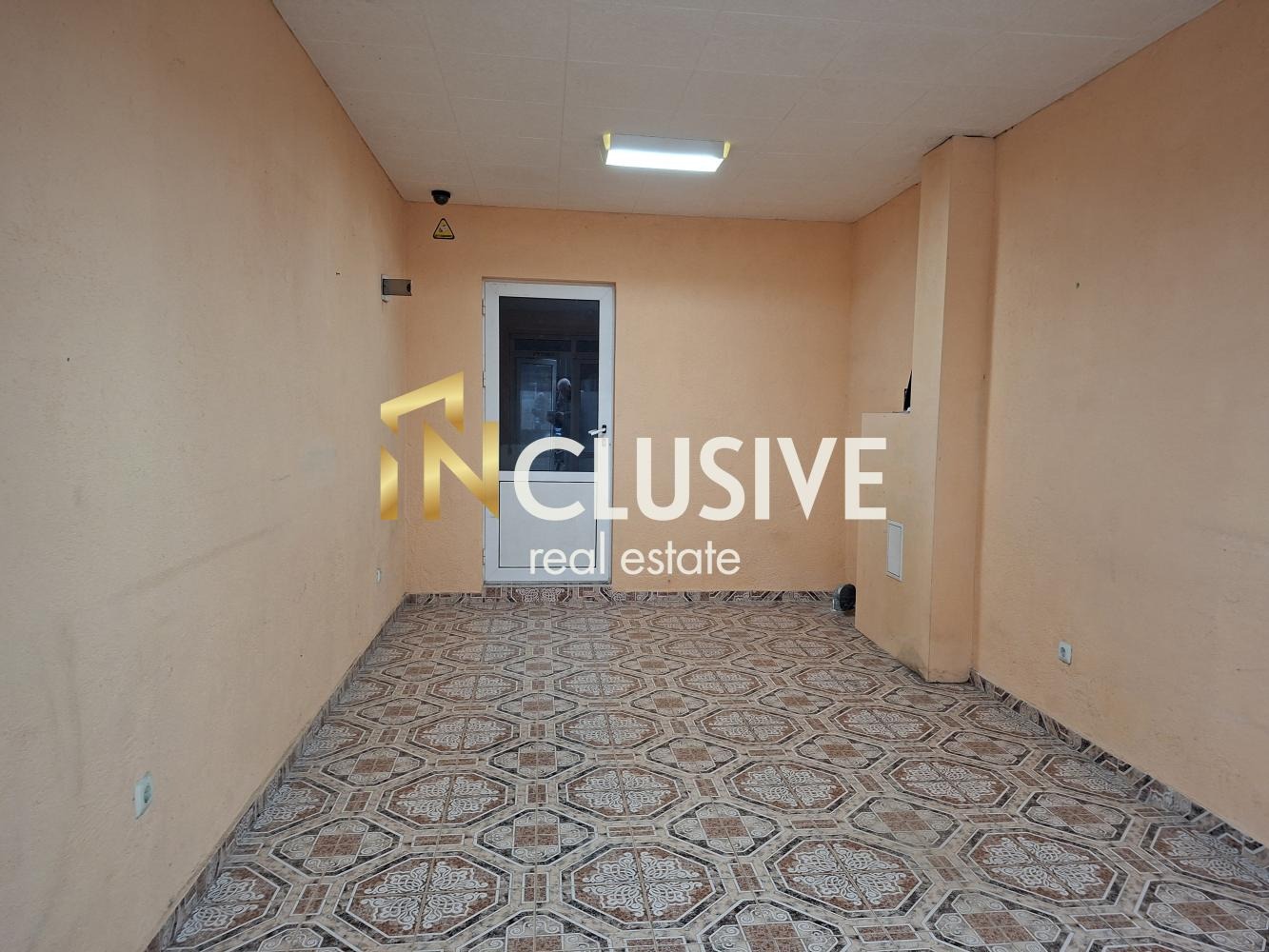 Продава ГАРАЖ, ПАРКОМЯСТО, гр. Варна, Център, снимка 4 - Гаражи и паркоместа - 54118705