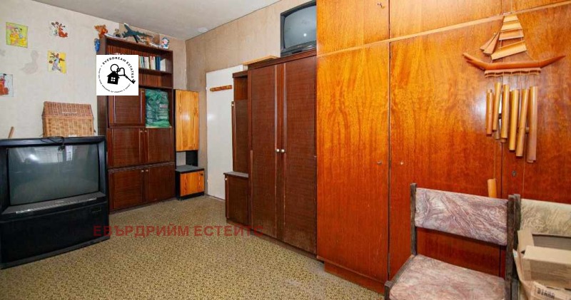 Продава 3-СТАЕН, гр. София, Карпузица, снимка 1 - Aпартаменти - 49262003