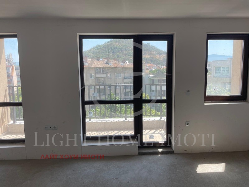 Zu verkaufen  2 Schlafzimmer Plowdiw , Mladeschki Halm , 94 qm | 20300641 - Bild [2]