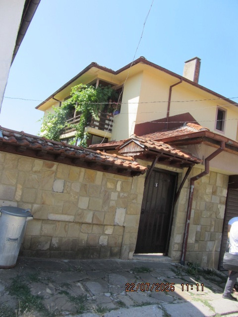 Продава  Къща област Сливен , гр. Котел , 200 кв.м | 51756643