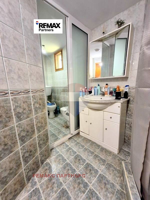 Продава КЪЩА, гр. Аксаково, област Варна, снимка 14 - Къщи - 54773782