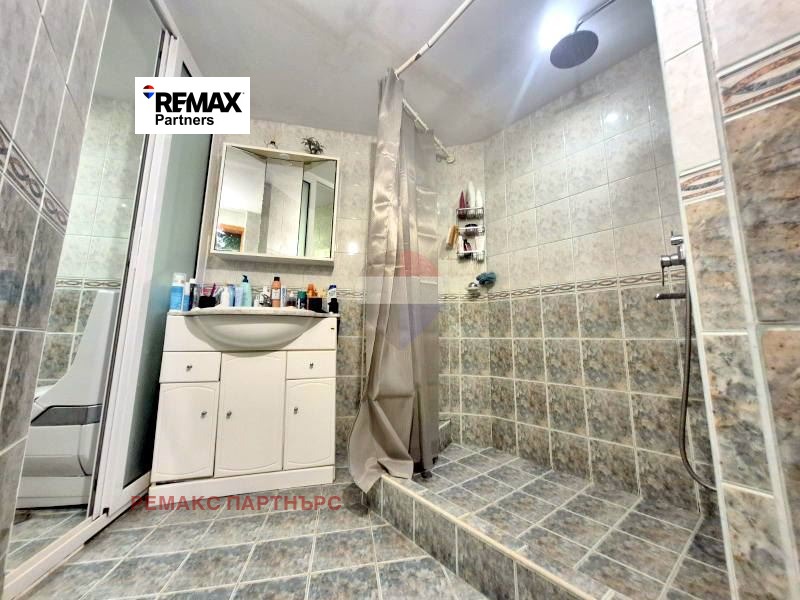 Продава КЪЩА, гр. Аксаково, област Варна, снимка 13 - Къщи - 54773782