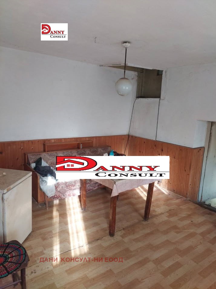 Продава КЪЩА, с. Караисен, област Велико Търново