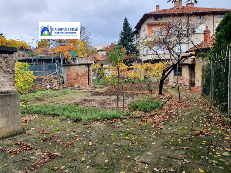 Продава КЪЩА, гр. Ловеч, Център, снимка 2 - Къщи - 52319085