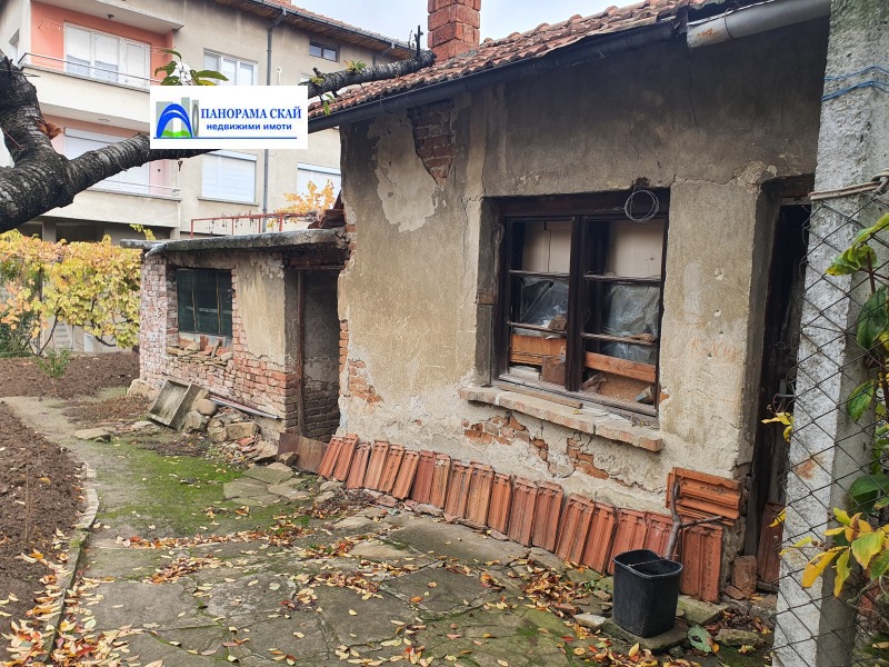 Продава КЪЩА, гр. Ловеч, Център, снимка 8 - Къщи - 52319085