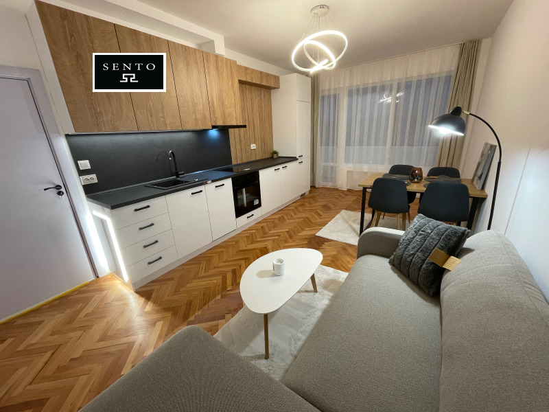 Продава 3-СТАЕН, 80 кв.м.144 000 €281 639.52 лв.град Русе, Здравец 17:38 на 16 Ноември 2025 Продава 3-СТАЕН, 80 кв.м.144 000 €281 639.52 лв.град Русе, Здравец 17:38 на 16 Ноември 2025