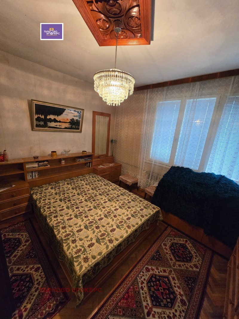 Продава 4-СТАЕН, гр. Велико Търново, Център, снимка 4 - Апартаменти - 52703900