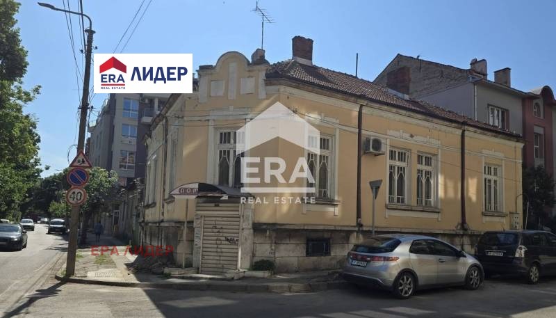 Продава КЪЩА, гр. Русе, Широк център