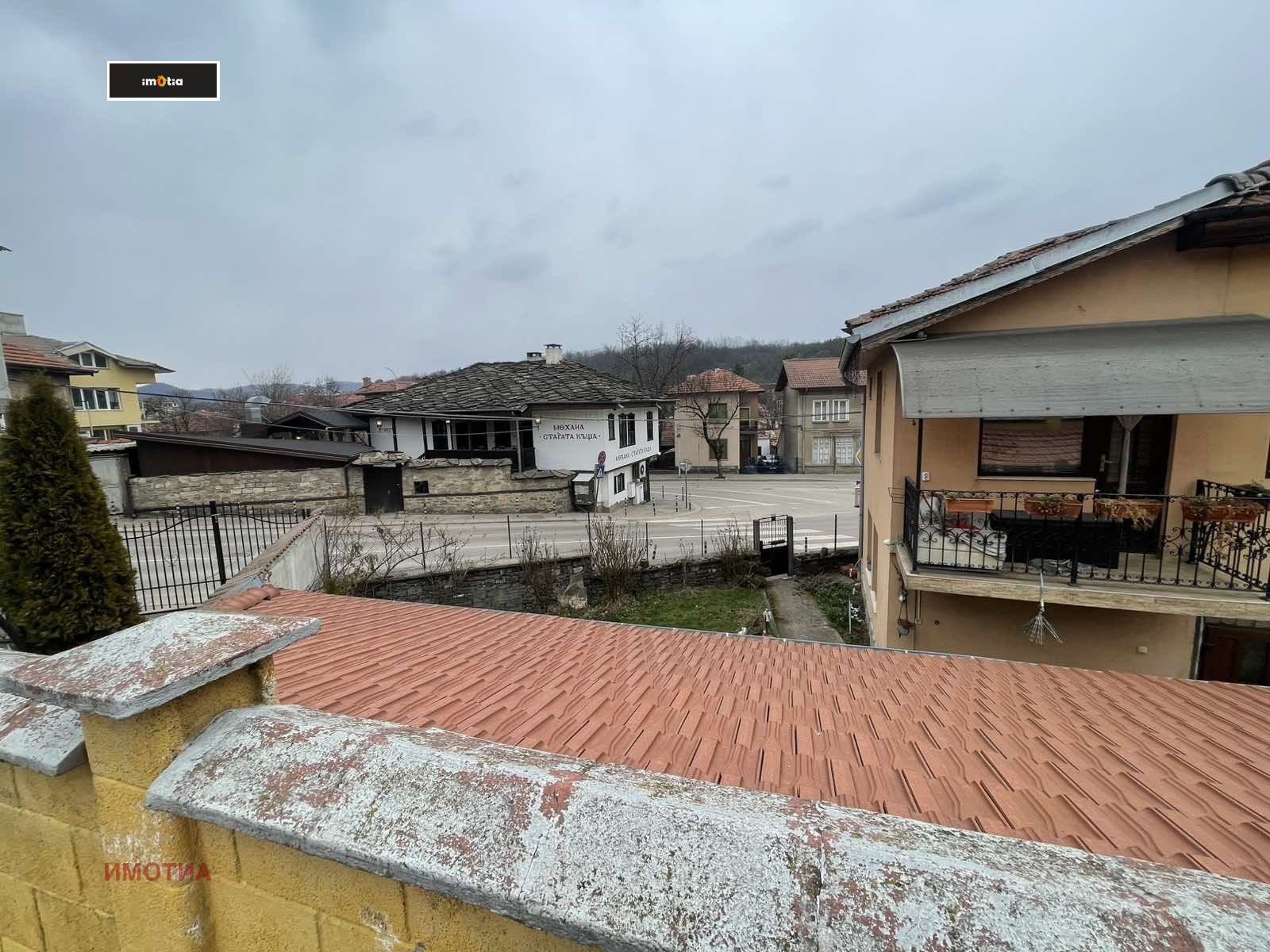 Продава КЪЩА, гр. Троян, област Ловеч, снимка 2 - Къщи - 53732156
