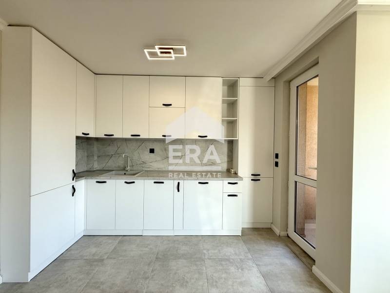 Продава 4-СТАЕН, гр. Велико Търново, Център, снимка 2 - Апартаменти - 52659271