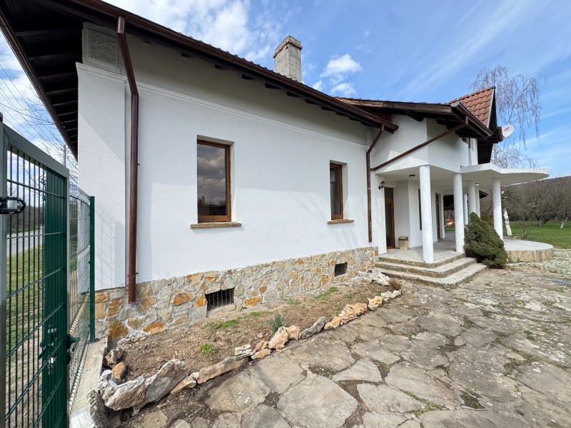Продава КЪЩА в област Ловеч, с. Брестница - 300 кв.м / 109 990 € » 215 121.74 лв., ИМ ДЕВЕЛЪПМЕНТ