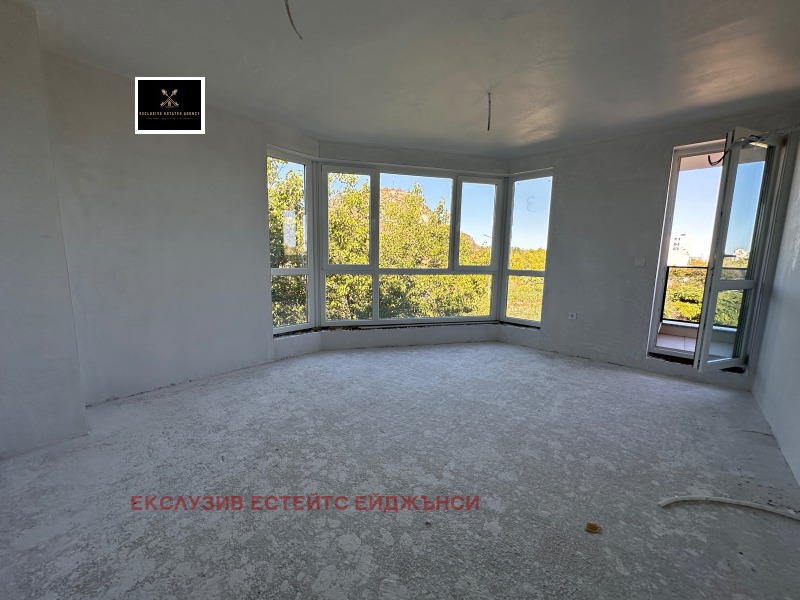 Продава  2-стаен град Пловдив , Младежки Хълм , 67 кв.м | 23944968