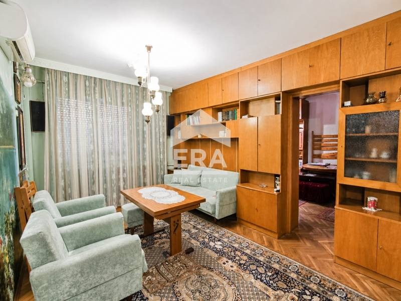 Продава МНОГОСТАЕН, гр. Търговище, Боровец, снимка 2 - Апартаменти - 54440751