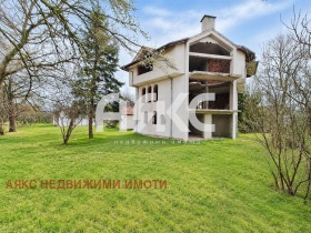 КЪЩА, 210 m2