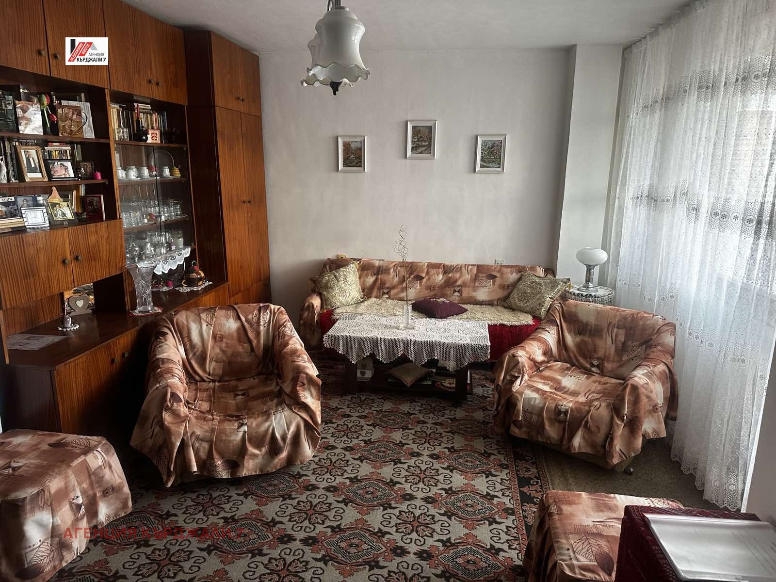 Продава МНОГОСТАЕН, гр. Кърджали, Център, снимка 7 - Апартаменти - 54203249