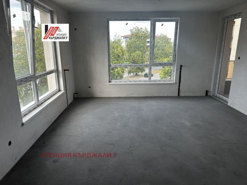 À vendre  1 chambre Kardjali , Vazrojdentsi , 74 m² | 44170178