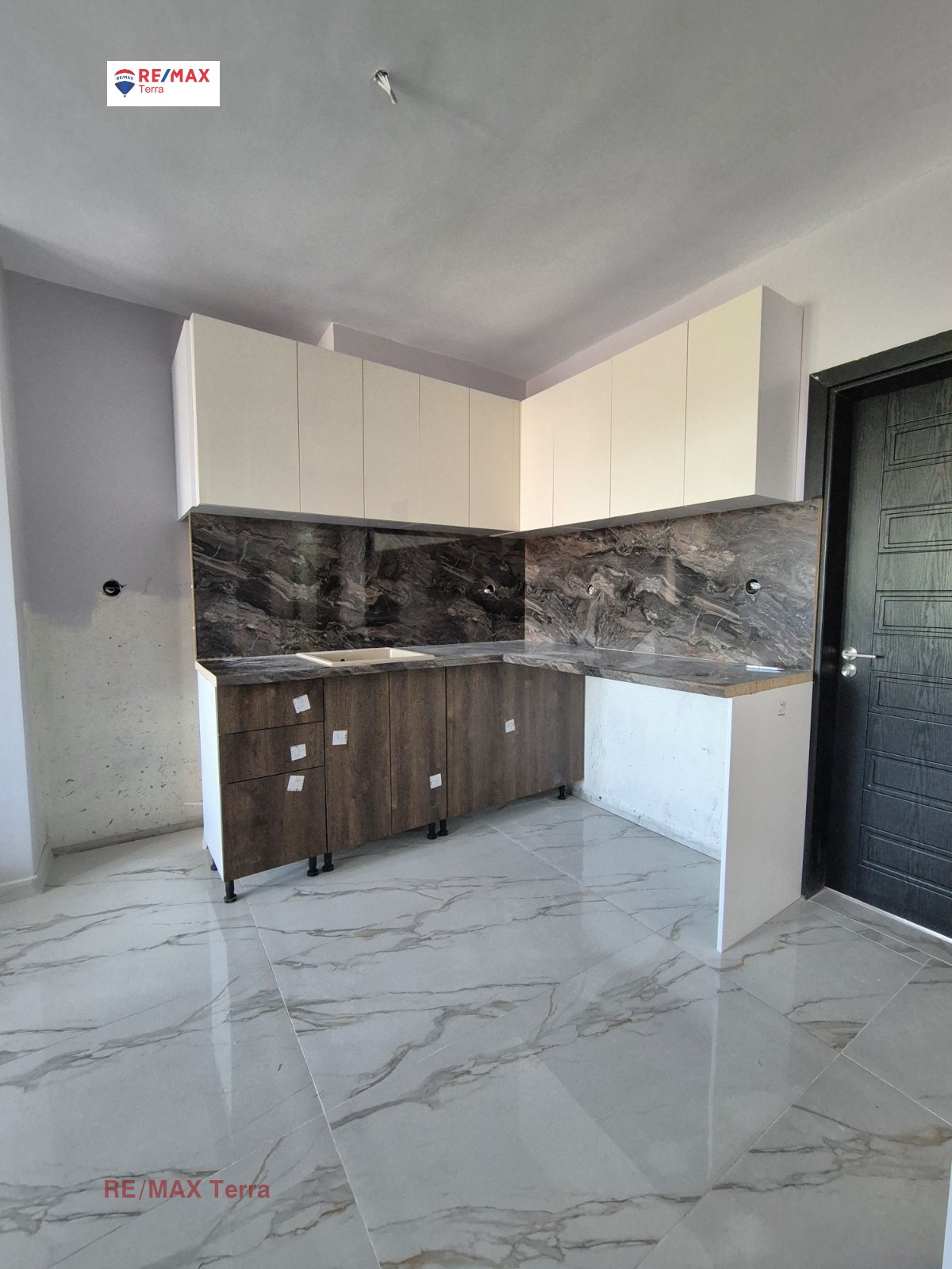 Продава 3-СТАЕН, гр. Левски, област Плевен, снимка 2 - Апартаменти - 54580596