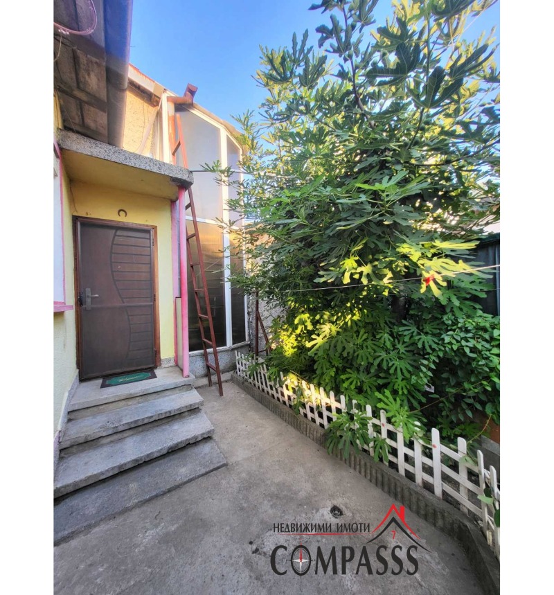 Продава КЪЩА в град Добрич, Кралска зона - 64 кв.м / 101 747.08 € » 199 000 лв., КОМПАС 7