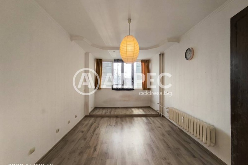 Продава  2-стаен, град София, Изгрев •  230 000 EUR • ID 52987473 — holmes.bg - [1] 