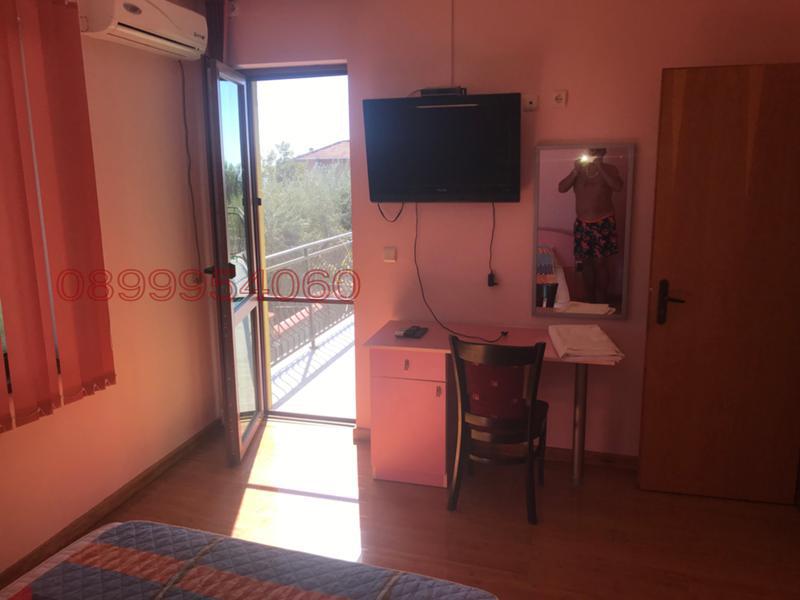 Продава ВИЛА, с. Топола, област Добрич, снимка 4 - Вили - 52863599