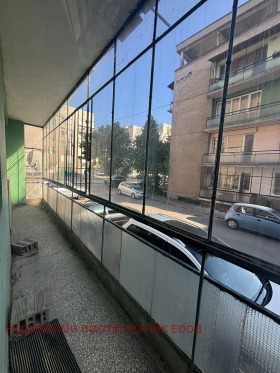 3-стаен град Перник, Център
