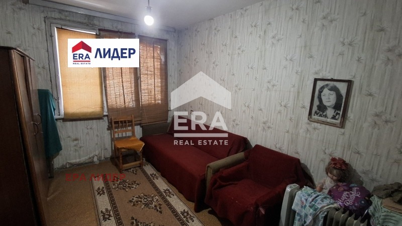 Продава ЕТАЖ ОТ КЪЩА, гр. Русе, Родина 1, снимка 14 - Етаж от къща - 56015497